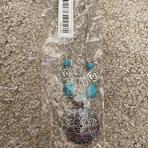 🆕NIP:Southwestern Turquoise Stone Statement  Necklace with Floral Medallion - Picture 6 of 7